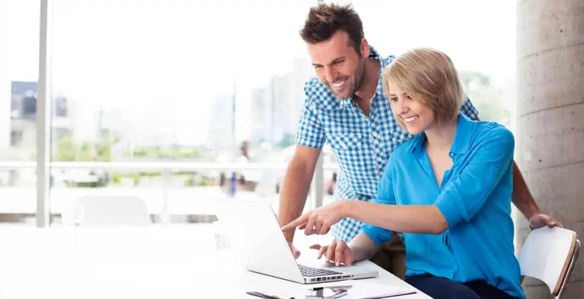 Evento virtual 3D renderizado con escenarios y gráficos del cliente - Plataforma Antorami